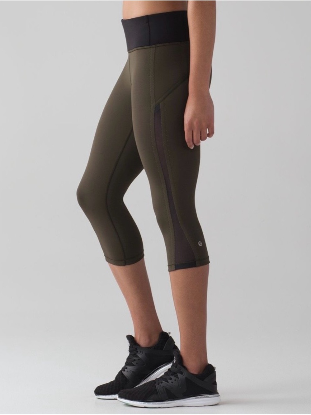 Lululemon Smooth Stride Crop Dark Olive Black W6ACCS Size 4